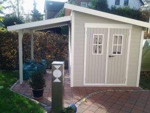 Gartenhaus streichen begeistert von der Farbe Holzfarbe