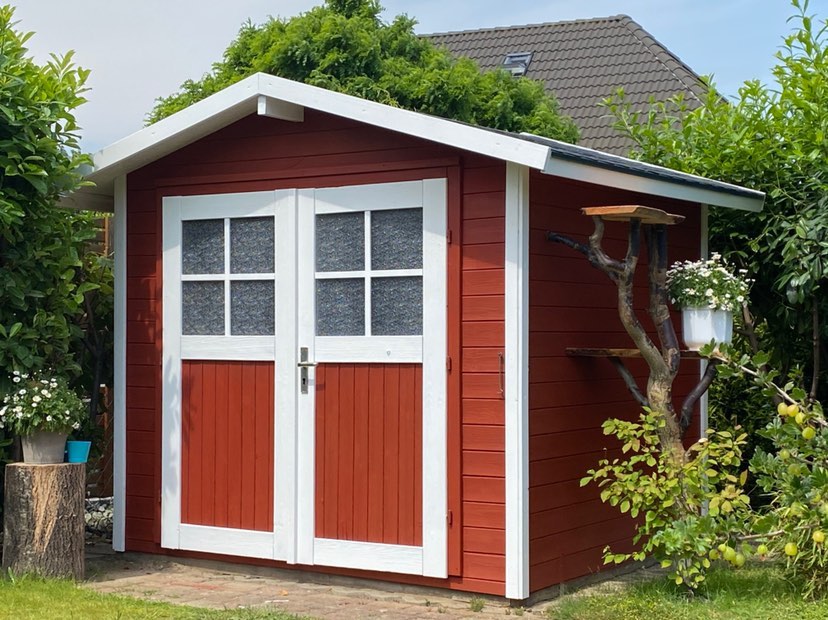 Gartenhaus streichen Schwedisch rot Holzhütte