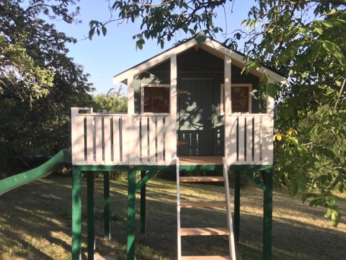 Spielhaus für kinder streichen